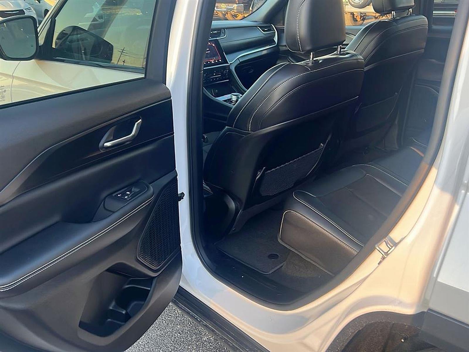 2025 Jeep GRAND CHEROKEE LARE