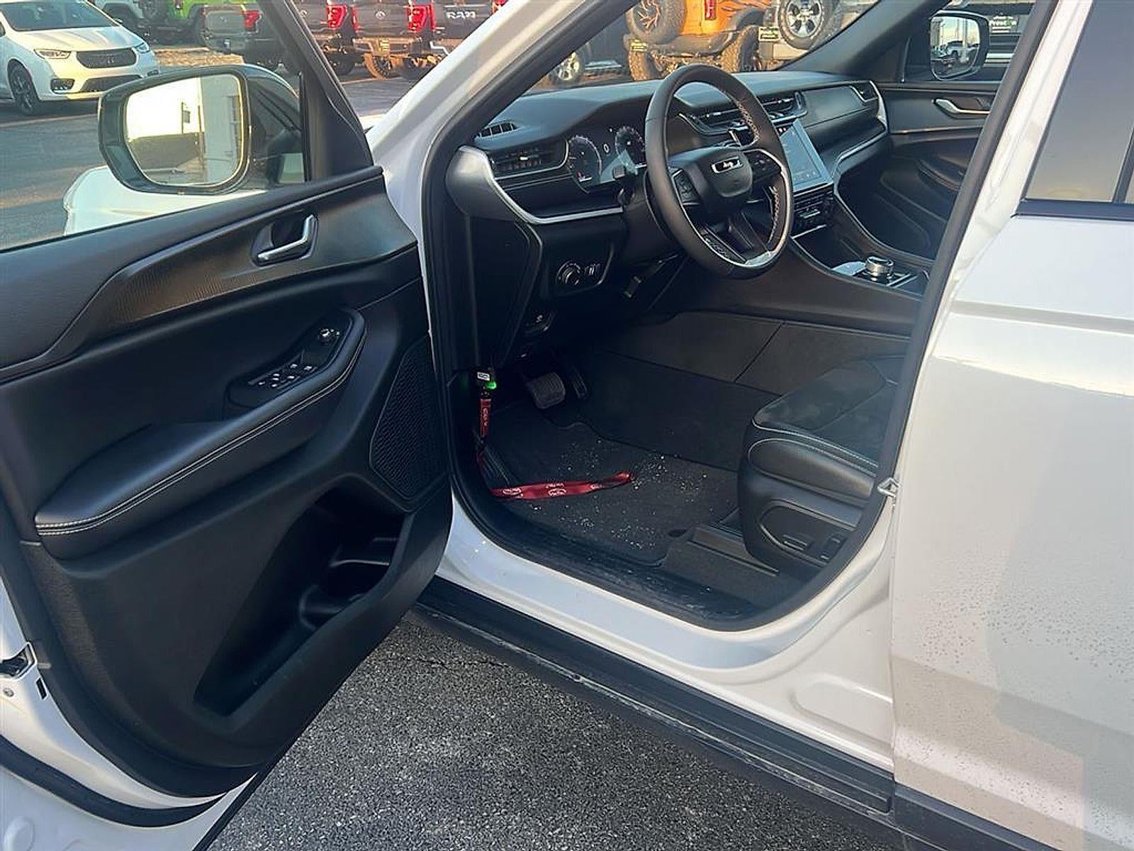 2025 Jeep GRAND CHEROKEE LARE