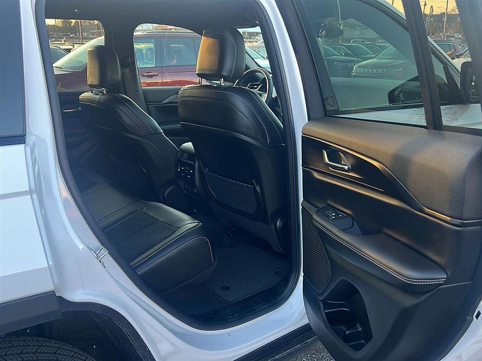 2025 Jeep GRAND CHEROKEE LARE