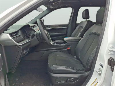 2026 Jeep Grand Cherokee Laredo Altitude