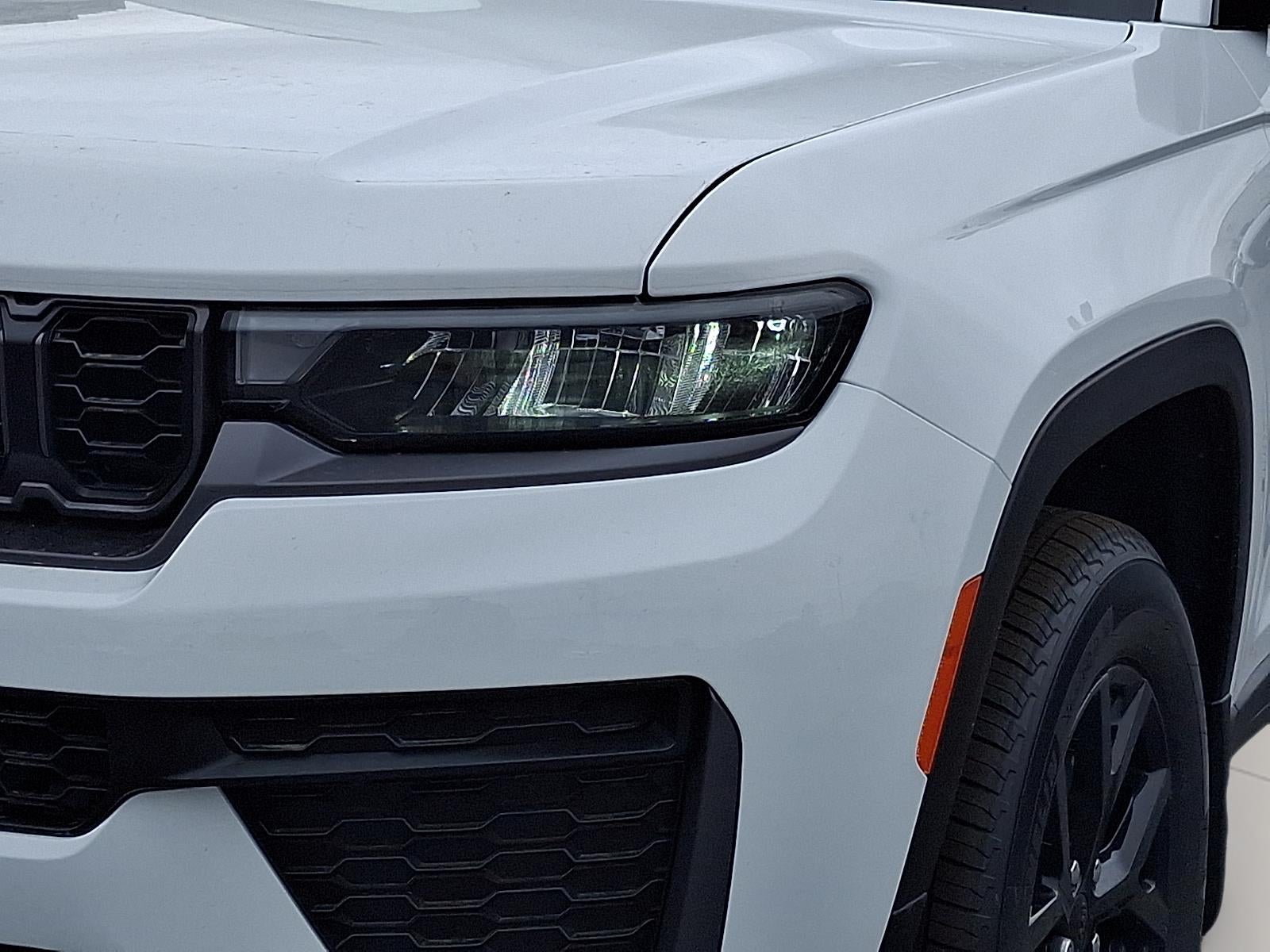 2026 Jeep Grand Cherokee Laredo Altitude