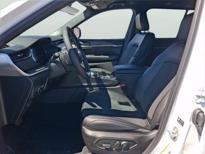 2026 Jeep Grand Cherokee Laredo Altitude
