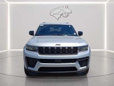 2026 Jeep Grand Cherokee Laredo Altitude