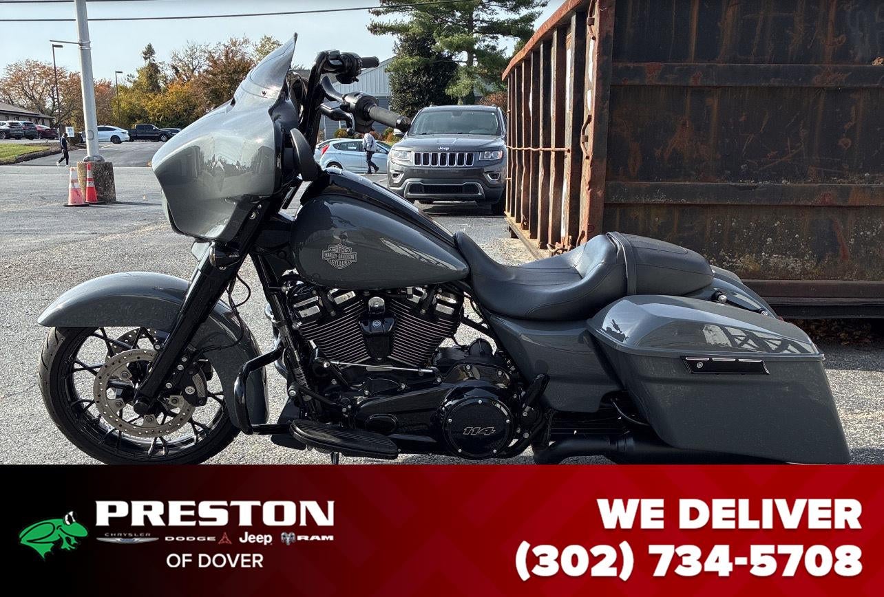 2022 HARLEY DAVIDSON STREET GLIDE Base