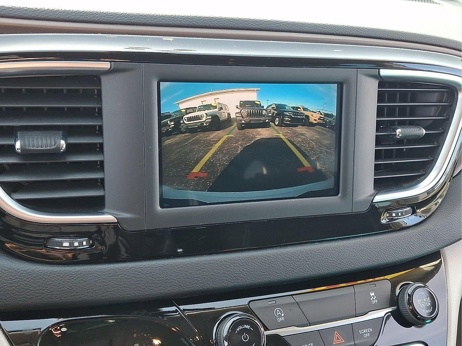 2022 Chrysler Voyager LX