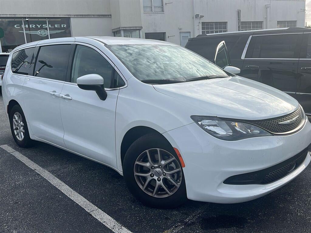2022 Chrysler Voyager LX