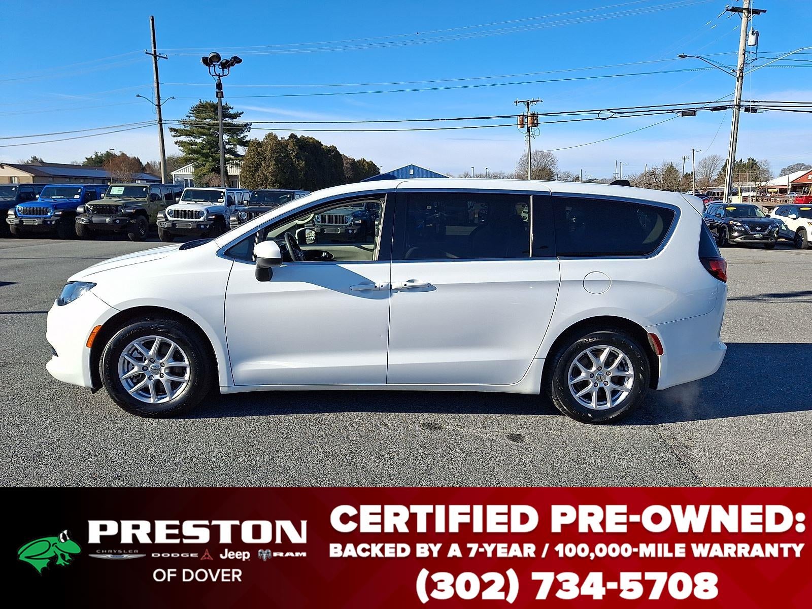 2022 Chrysler Voyager LX