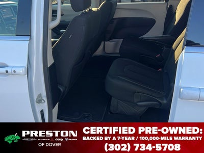 2022 Chrysler Voyager LX