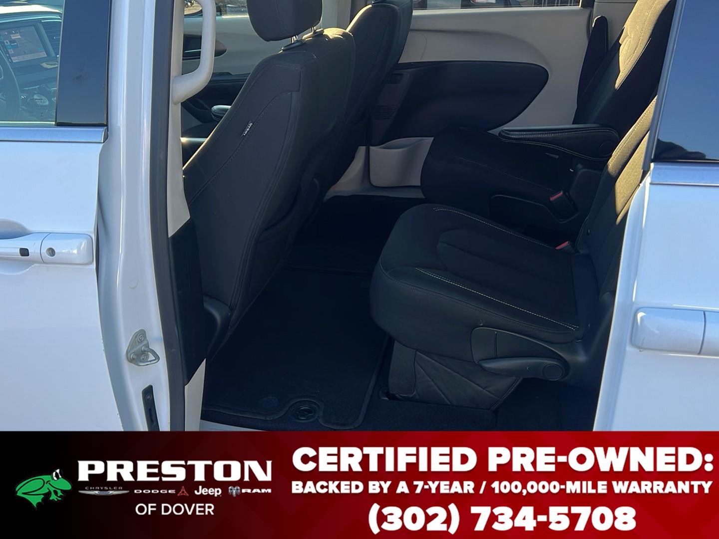 2022 Chrysler Voyager LX