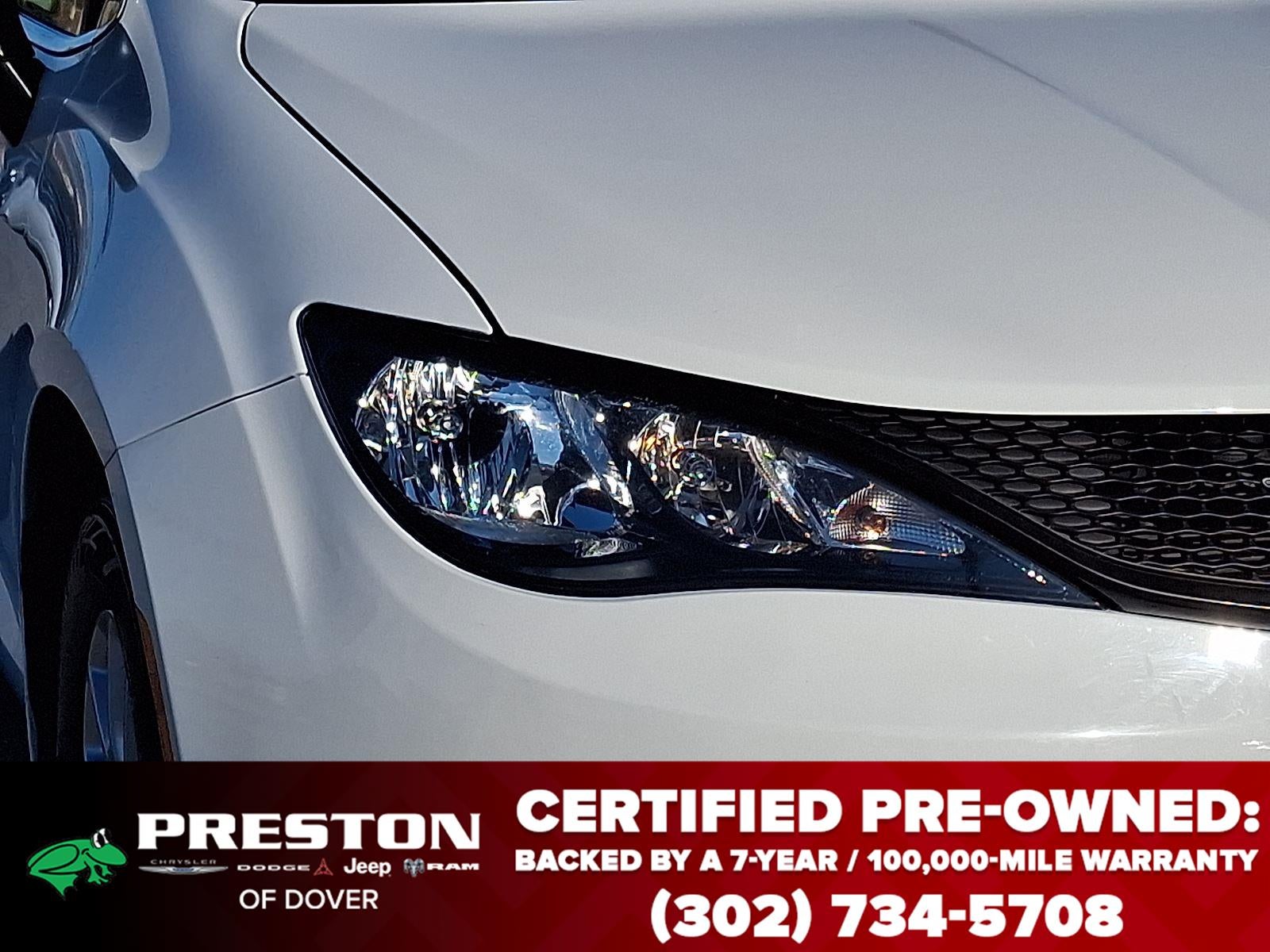 2022 Chrysler Voyager LX