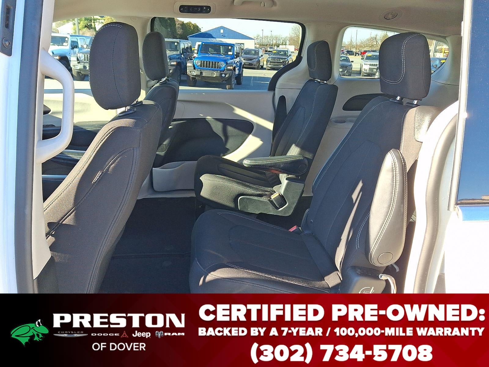 2022 Chrysler Voyager LX