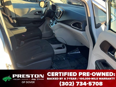 2022 Chrysler Voyager LX