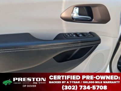 2022 Chrysler Voyager LX