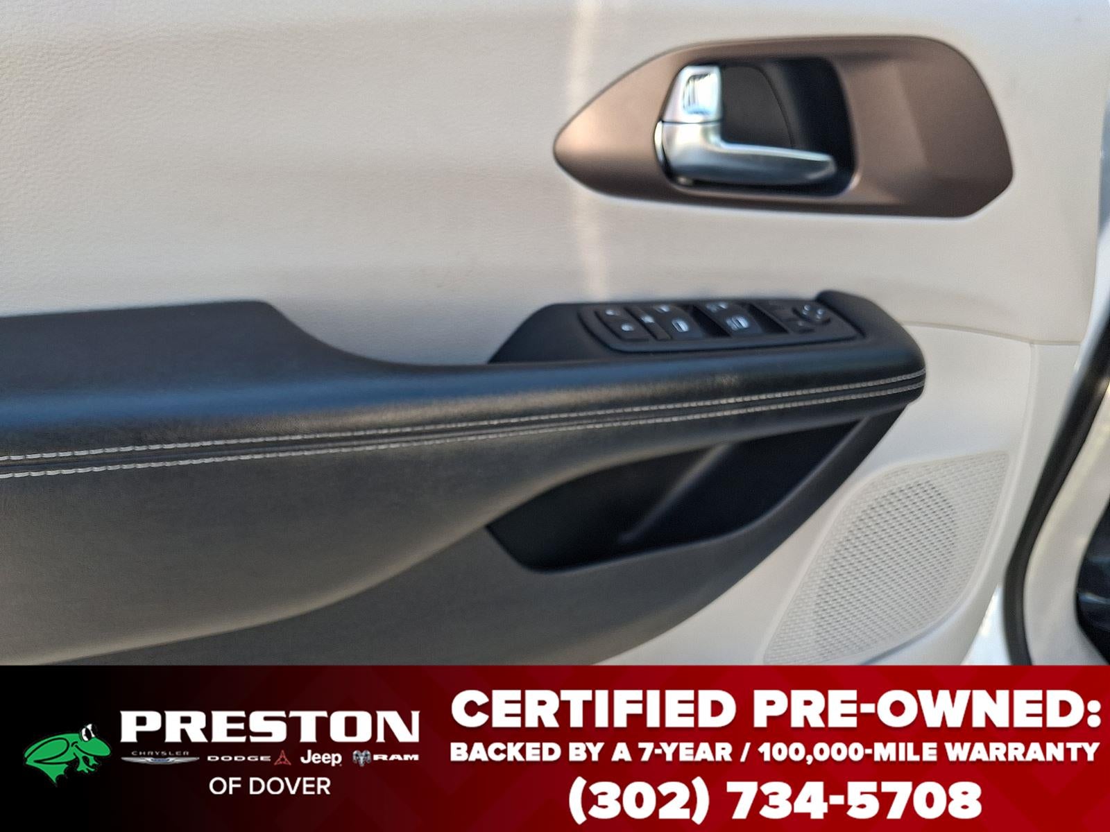 2022 Chrysler Voyager LX