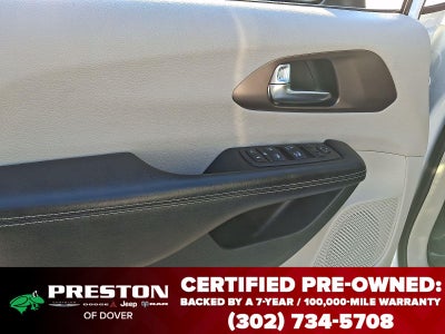 2022 Chrysler Voyager LX