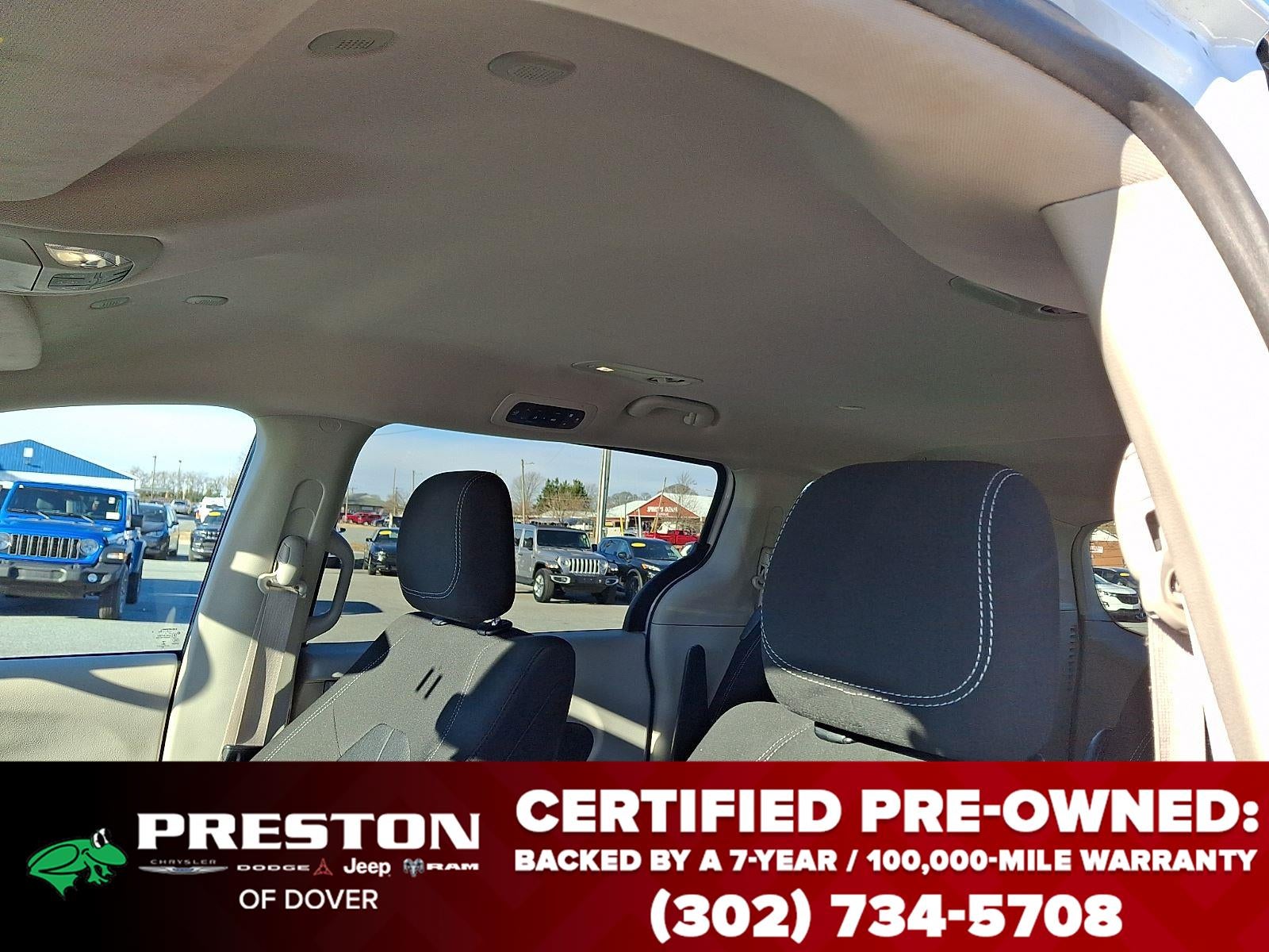 2022 Chrysler Voyager LX