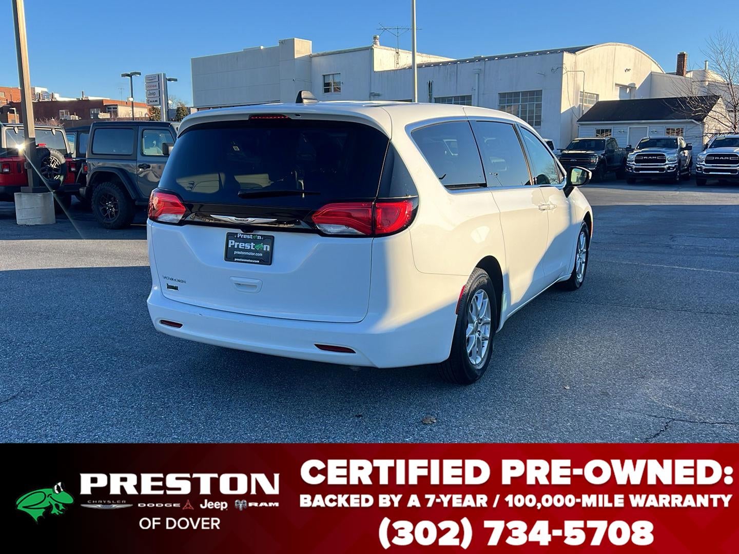 2022 Chrysler Voyager LX