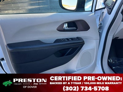 2022 Chrysler Voyager LX