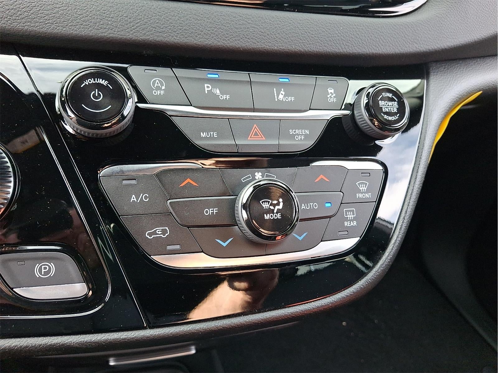 2026 Chrysler Voyager LX