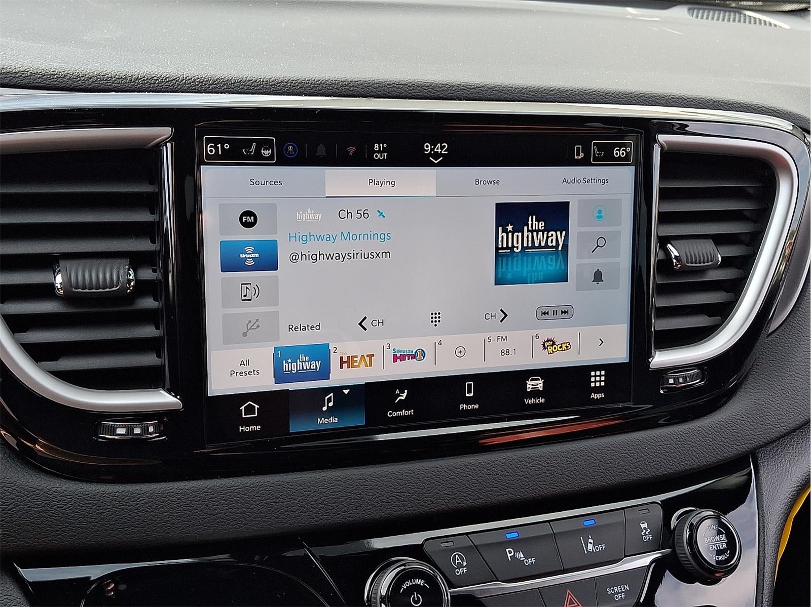 2026 Chrysler Voyager LX