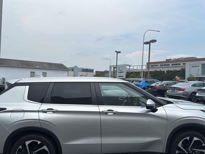 2022 Mitsubishi Outlander SE